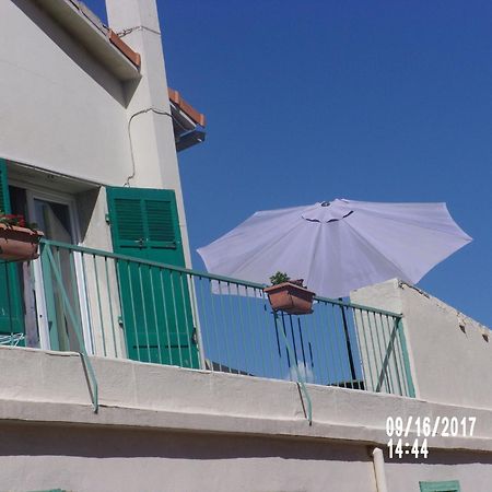 Stud Terras Ville Corniche 2 Pers Stat Gratuit Rue Modif Suivt Possib Et Accord Exclusif Marsiglia Esterno foto