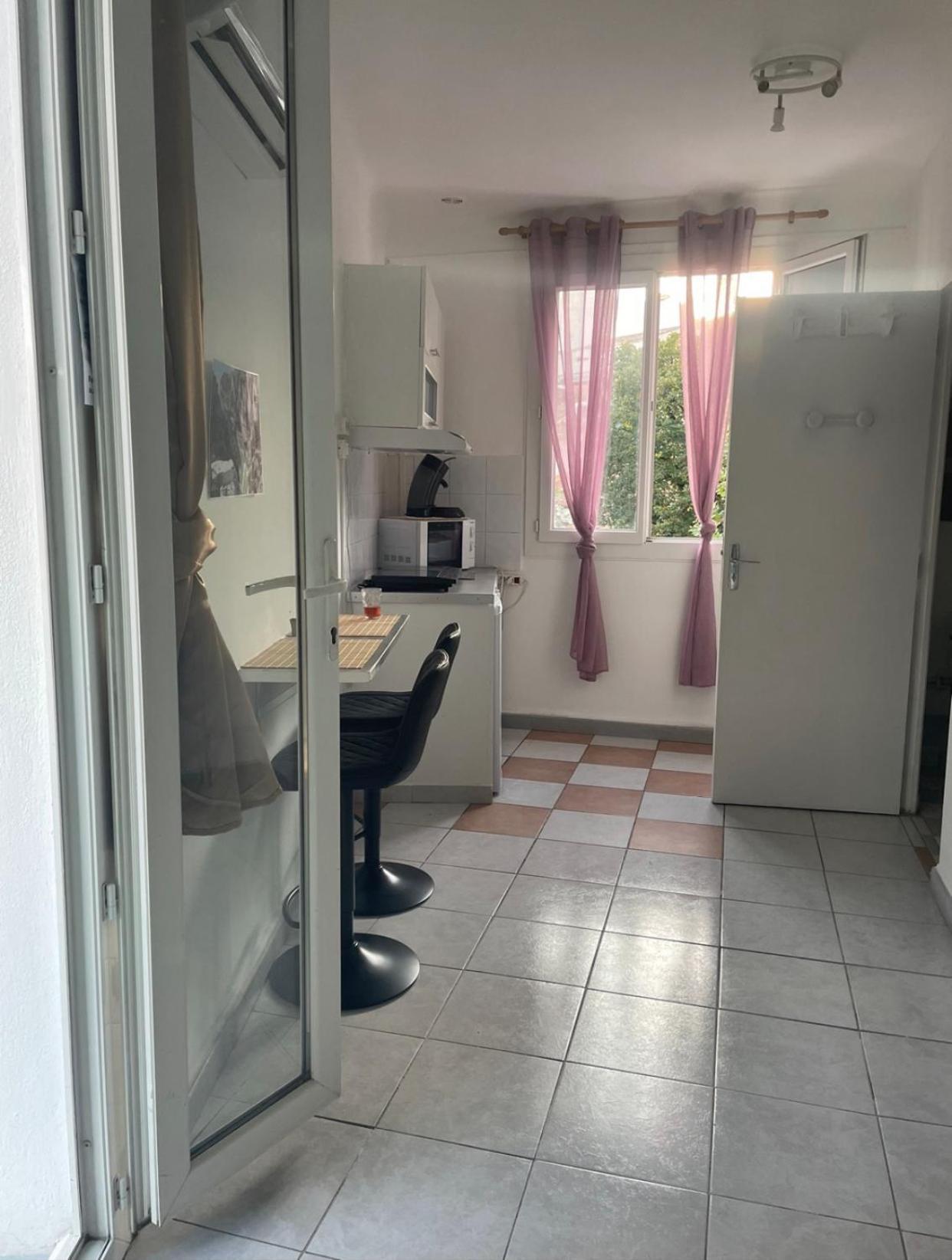 Stud Terras Ville Corniche 2 Pers Stat Gratuit Rue Modif Suivt Possib Et Accord Exclusif Marsiglia Esterno foto