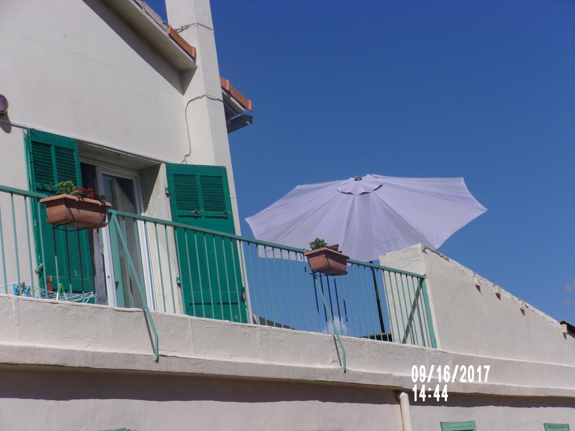 Stud Terras Ville Corniche 2 Pers Stat Gratuit Rue Modif Suivt Possib Et Accord Exclusif Marsiglia Esterno foto