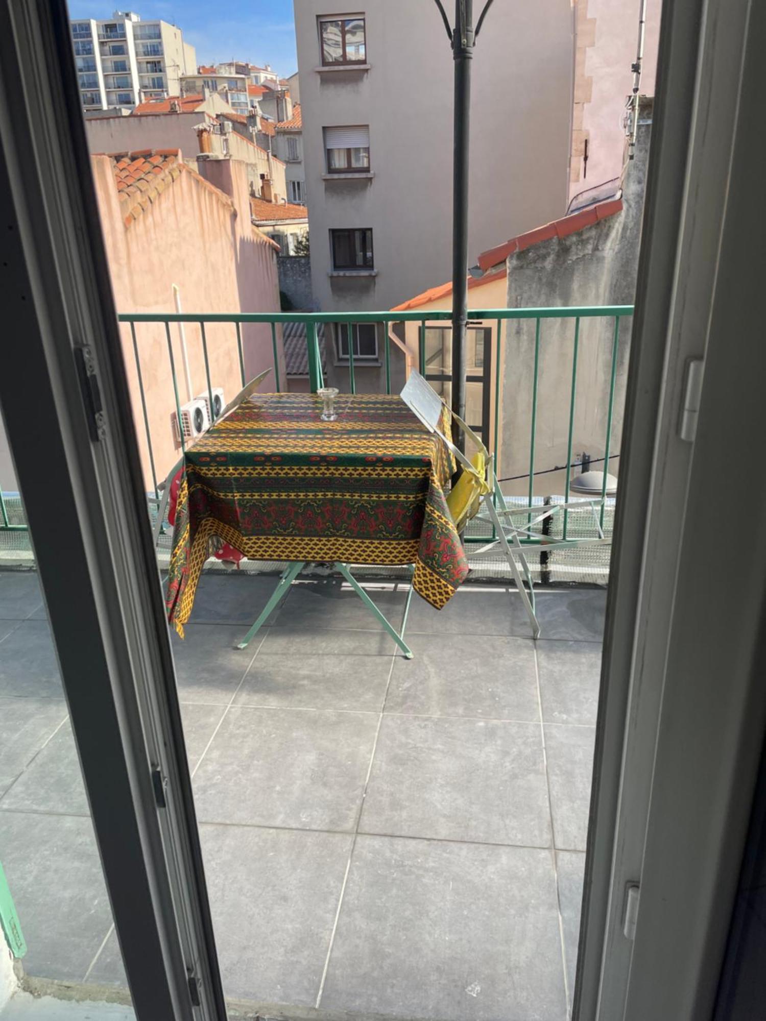 Stud Terras Ville Corniche 2 Pers Stat Gratuit Rue Modif Suivt Possib Et Accord Exclusif Marsiglia Esterno foto